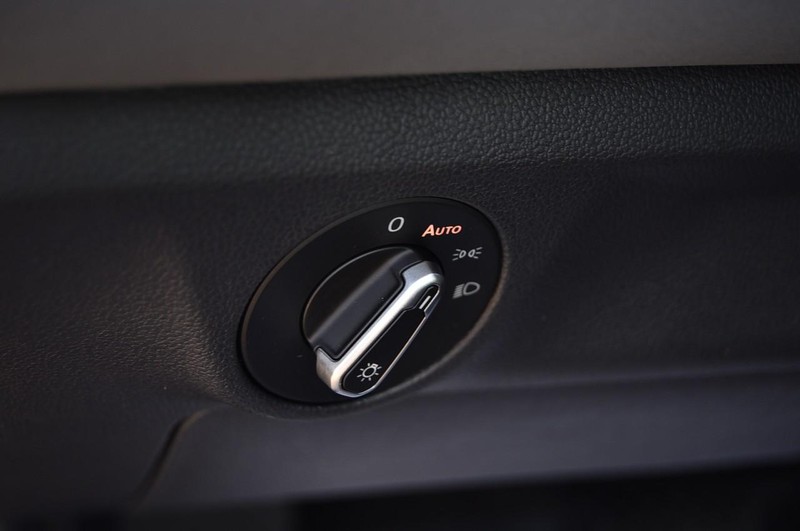 Volkswagen Jetta Vehicle Full-screen Gallery Image 11