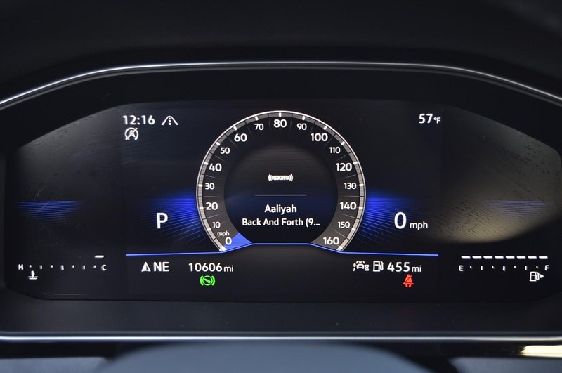 Volkswagen Jetta Vehicle Full-screen Gallery Image 12