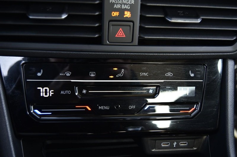 Volkswagen Jetta Vehicle Full-screen Gallery Image 15