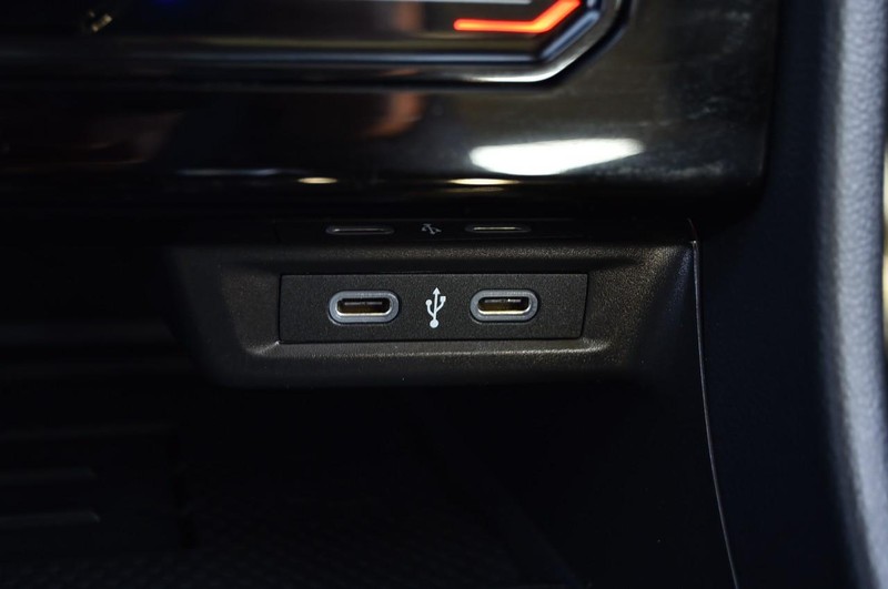 Volkswagen Jetta Vehicle Full-screen Gallery Image 16