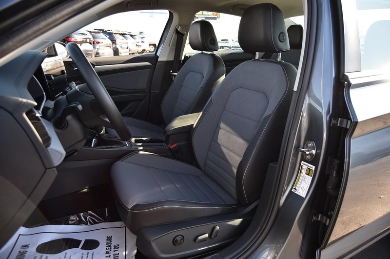 Volkswagen Jetta Vehicle Full-screen Gallery Image 20