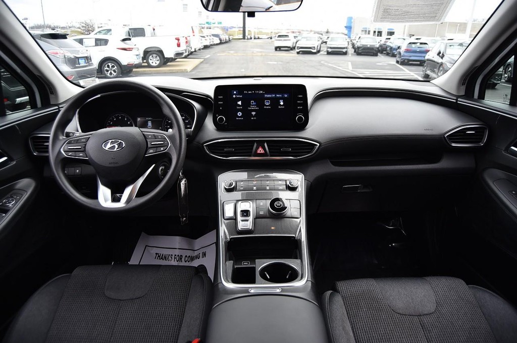 Hyundai Santa Fe Vehicle Full-screen Gallery Image 7