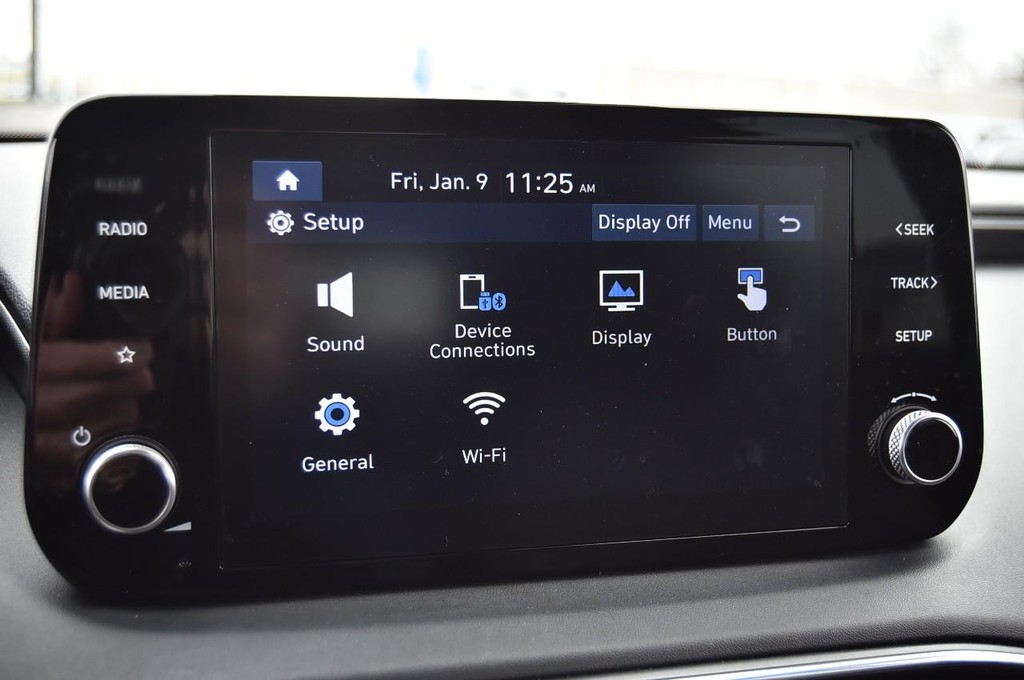 Hyundai Santa Fe Vehicle Full-screen Gallery Image 12