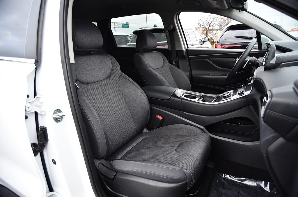 Hyundai Santa Fe Vehicle Full-screen Gallery Image 17