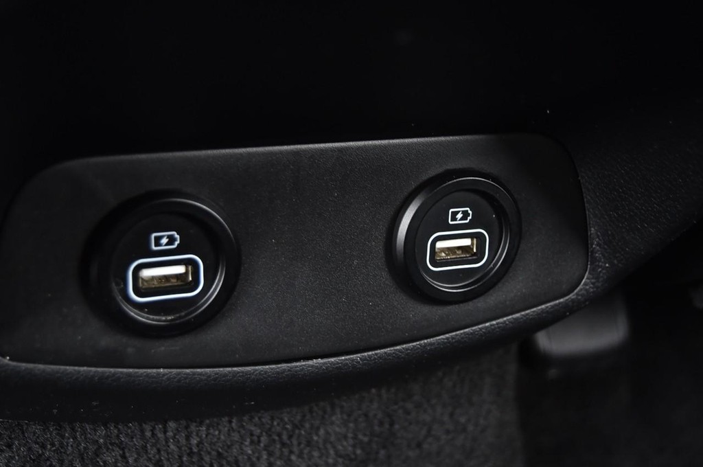 Hyundai Santa Fe Vehicle Full-screen Gallery Image 20