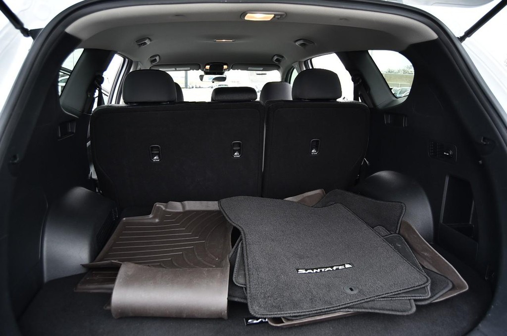 Hyundai Santa Fe Vehicle Full-screen Gallery Image 21