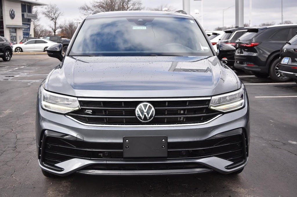 Volkswagen Tiguan Vehicle Full-screen Gallery Image 4
