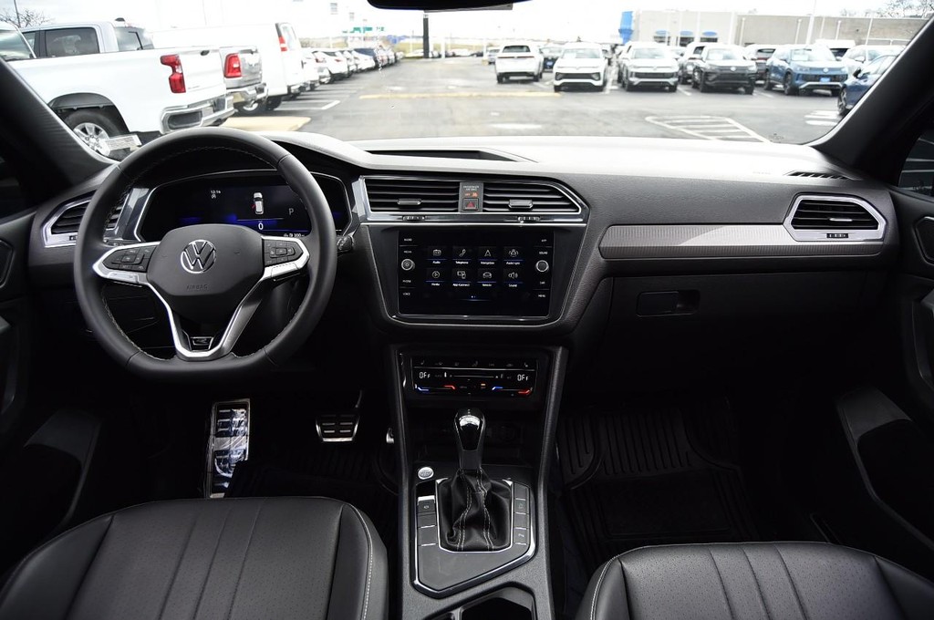 Volkswagen Tiguan Vehicle Full-screen Gallery Image 7