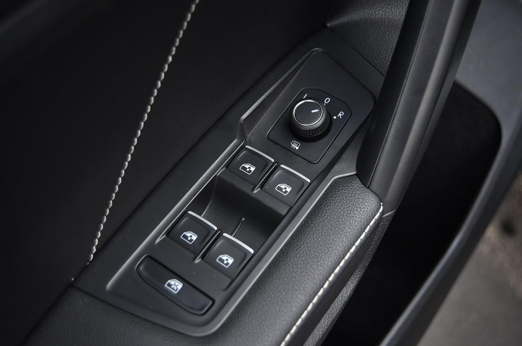 Volkswagen Tiguan Vehicle Full-screen Gallery Image 8