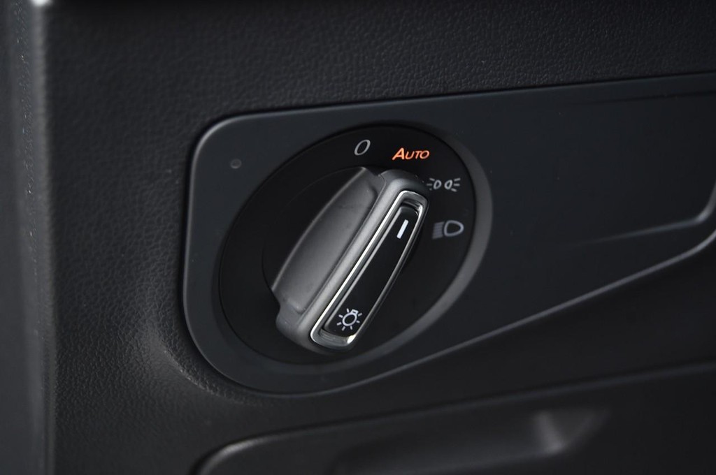 Volkswagen Tiguan Vehicle Full-screen Gallery Image 10