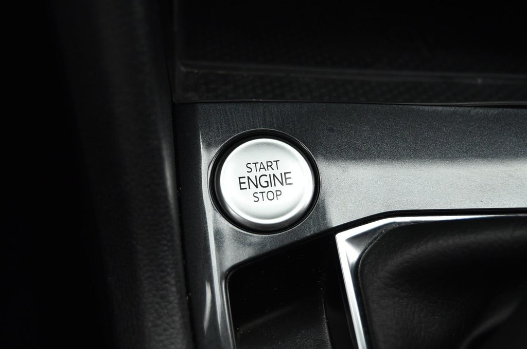 Volkswagen Tiguan Vehicle Full-screen Gallery Image 16