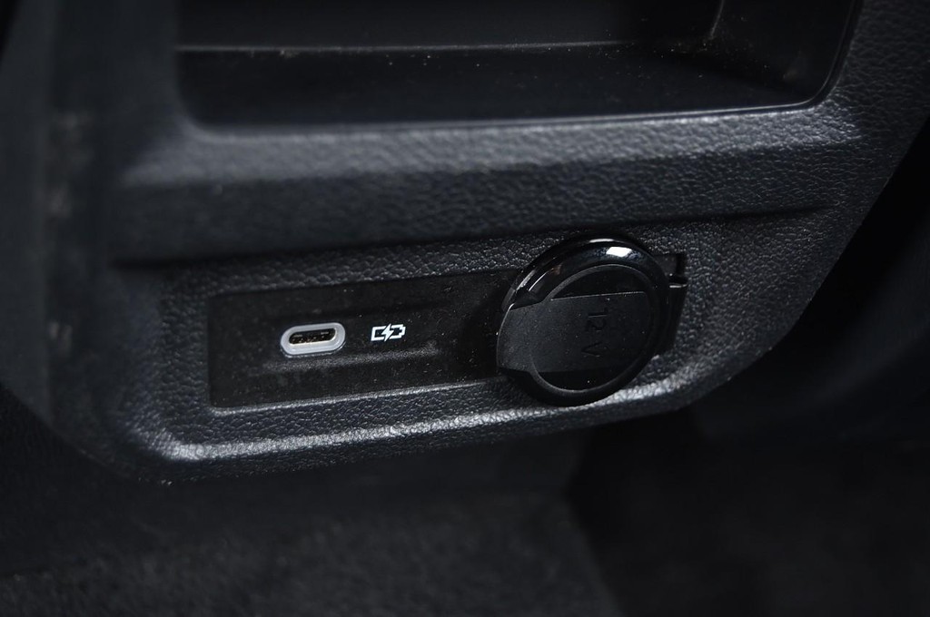 Volkswagen Tiguan Vehicle Full-screen Gallery Image 23