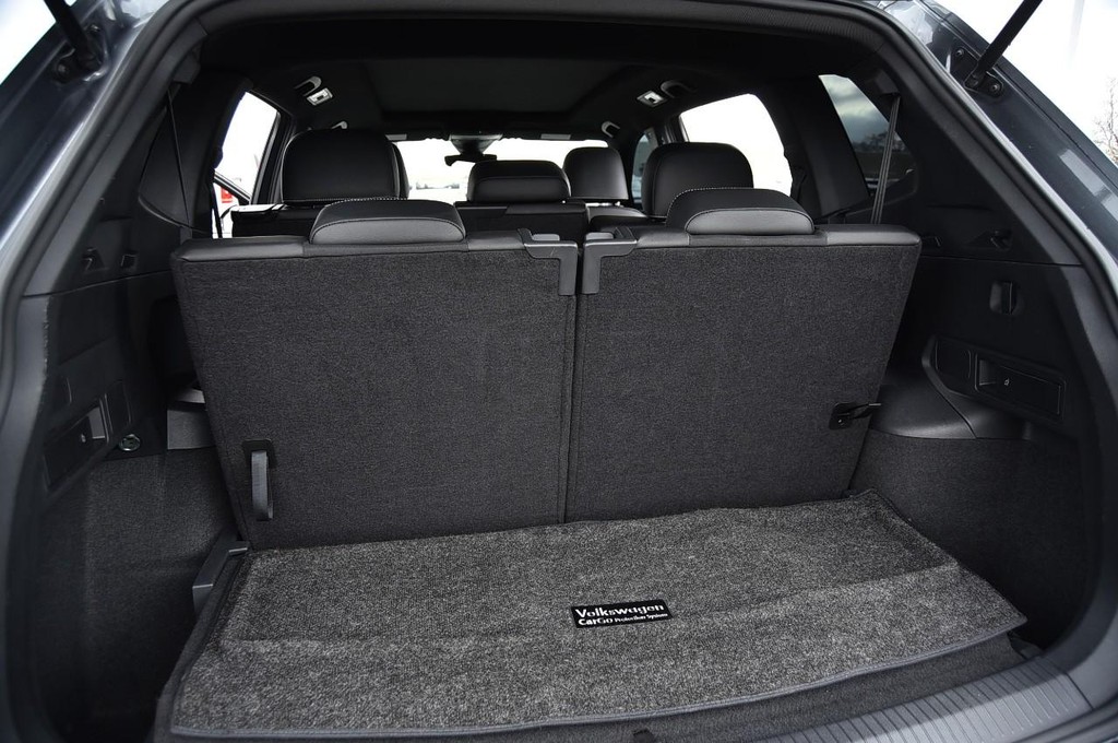 Volkswagen Tiguan Vehicle Full-screen Gallery Image 25