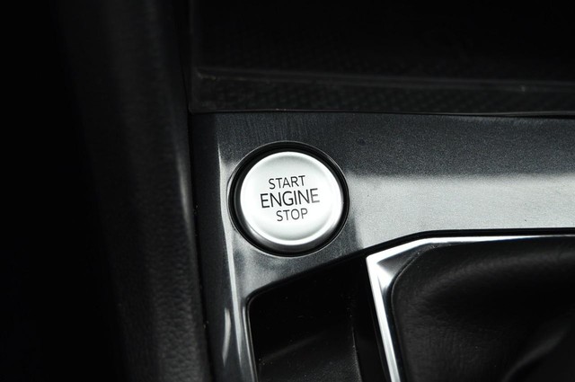 Volkswagen Tiguan Vehicle Image 16