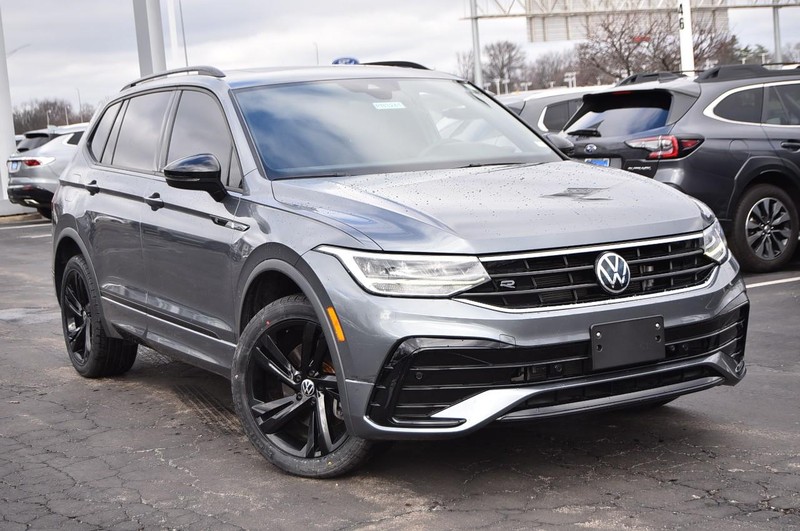 Volkswagen Tiguan Vehicle Full-screen Gallery Image 2