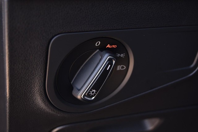 Volkswagen Tiguan Vehicle Image 09