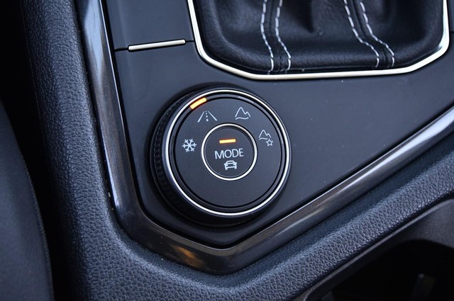 Volkswagen Tiguan Vehicle Image 16