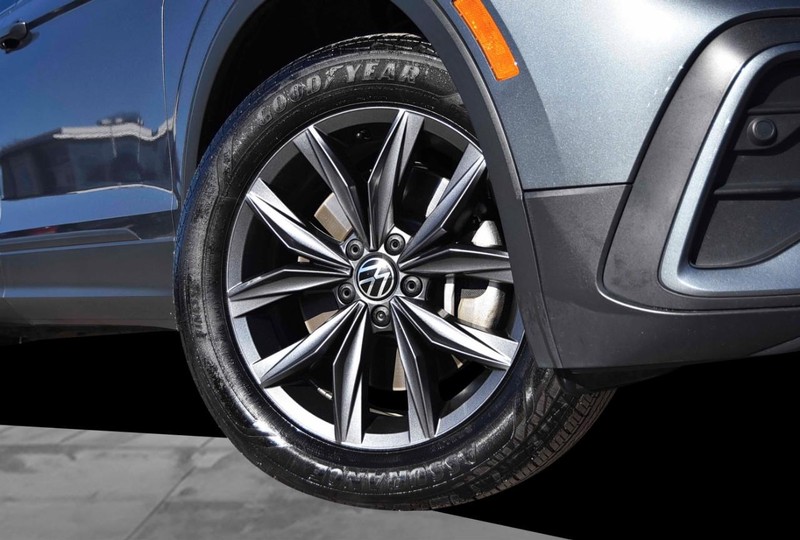 Volkswagen Tiguan Vehicle Image 03