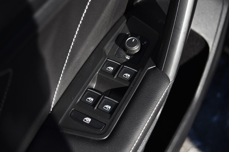 Volkswagen Tiguan Vehicle Image 08