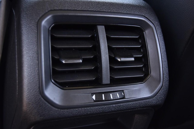 Volkswagen Tiguan Vehicle Image 22