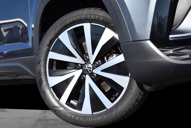 Volkswagen Taos Vehicle Image 03