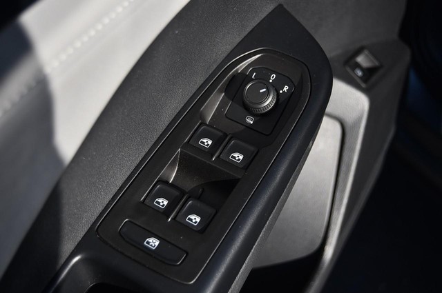 Volkswagen Taos Vehicle Image 08