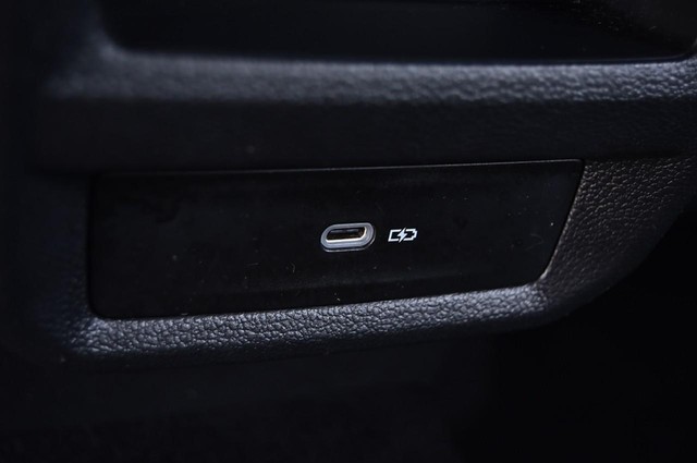 Volkswagen Taos Vehicle Image 23