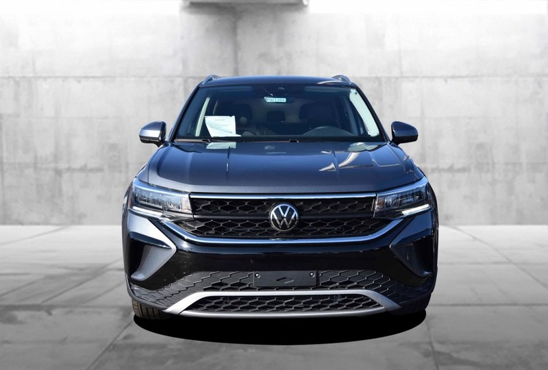 Volkswagen Taos Vehicle Full-screen Gallery Image 4