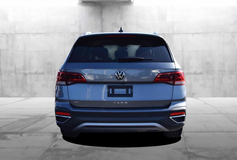 Volkswagen Taos Vehicle Full-screen Gallery Image 6