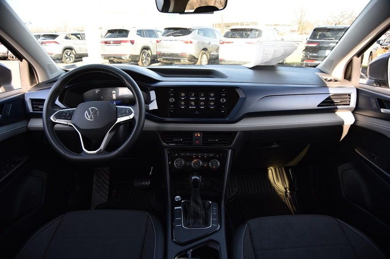 Volkswagen Taos Vehicle Full-screen Gallery Image 7