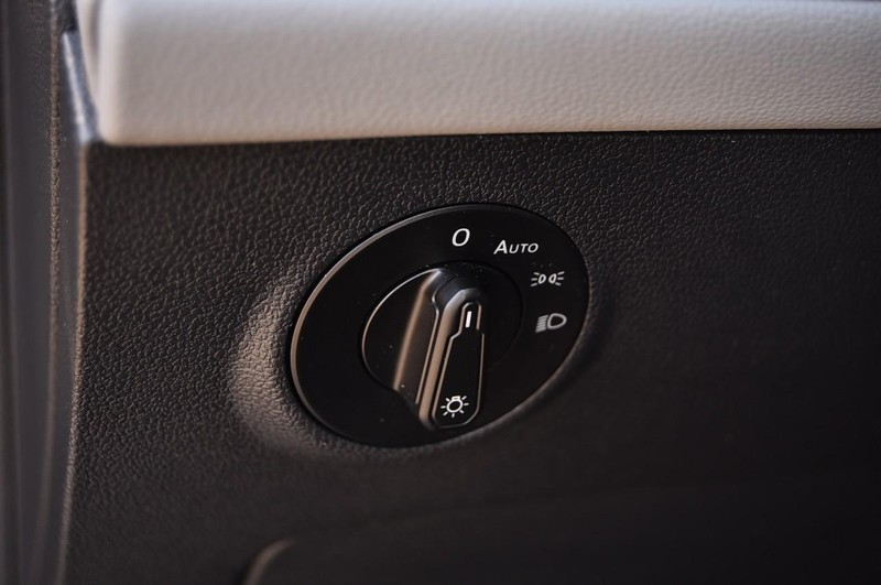 Volkswagen Taos Vehicle Full-screen Gallery Image 11