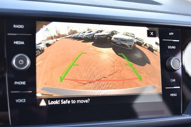 Volkswagen Taos Vehicle Full-screen Gallery Image 13