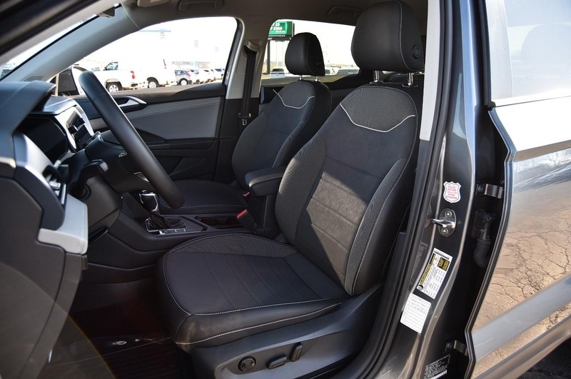 Volkswagen Taos Vehicle Full-screen Gallery Image 19