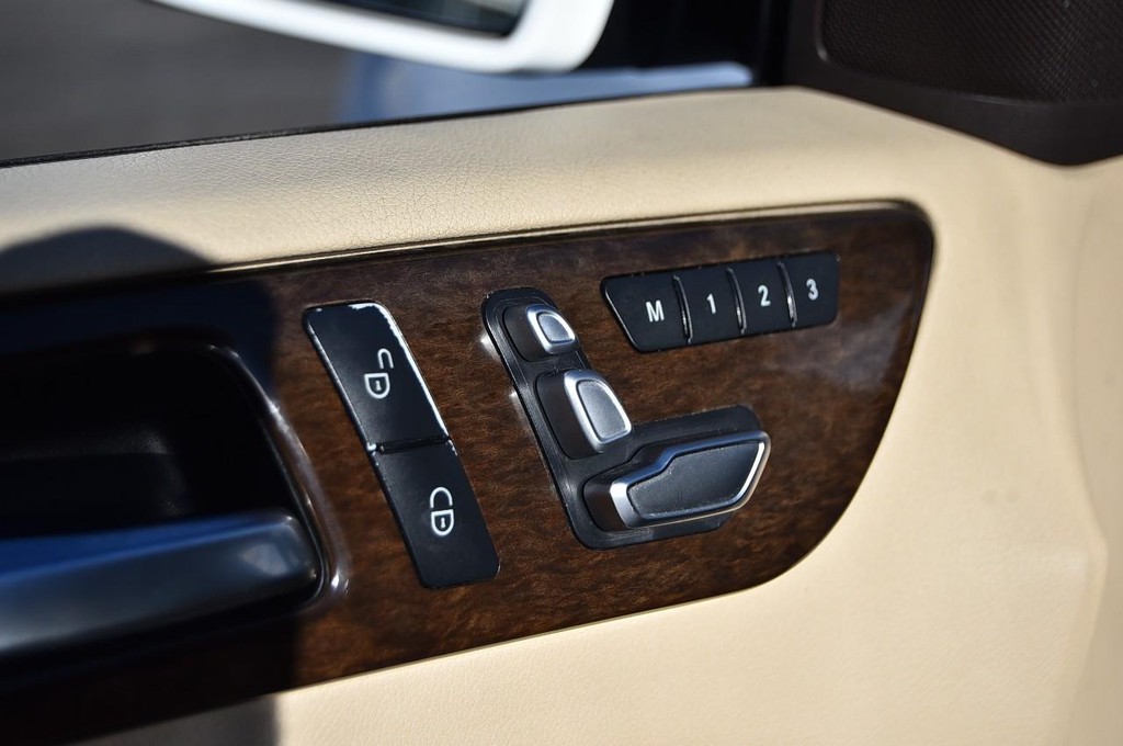 Mercedes-Benz GLE Vehicle Full-screen Gallery Image 10