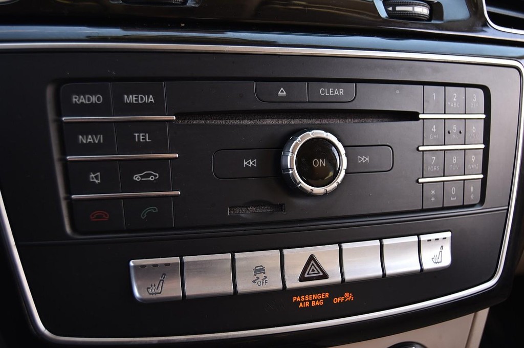 Mercedes-Benz GLE Vehicle Full-screen Gallery Image 16