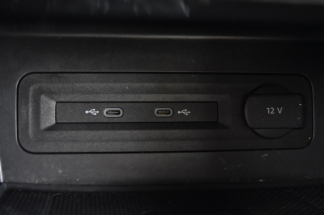 Volkswagen Atlas Cross Sport Vehicle Image 16