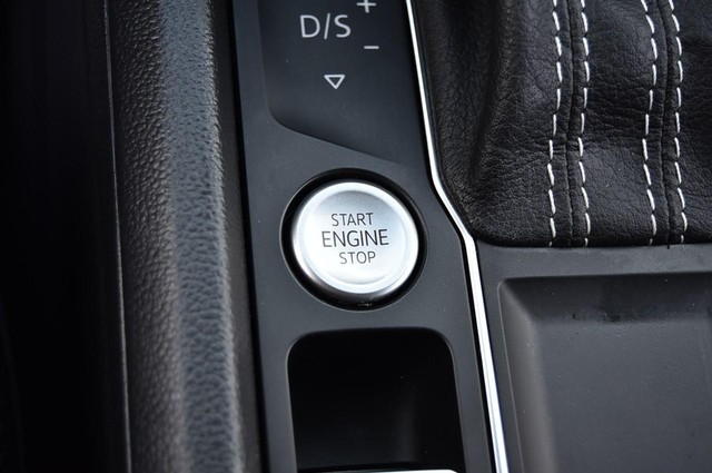 Volkswagen Atlas Cross Sport Vehicle Image 17