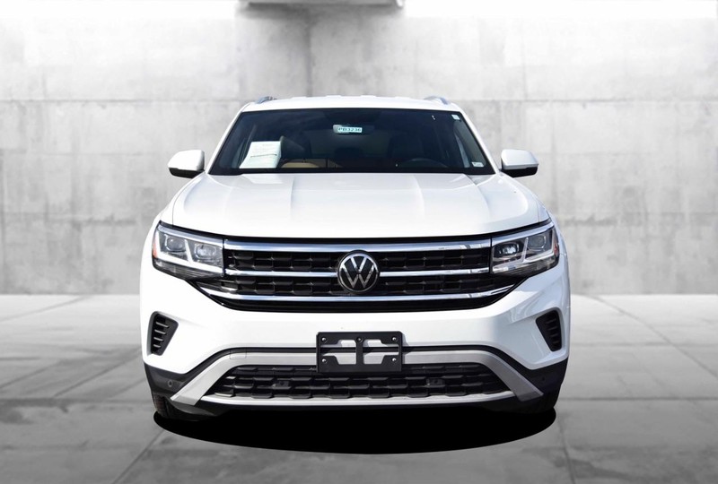 Volkswagen Atlas Cross Sport Vehicle Full-screen Gallery Image 4