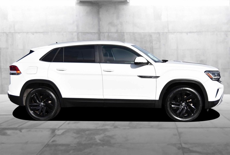 Volkswagen Atlas Cross Sport Vehicle Full-screen Gallery Image 5