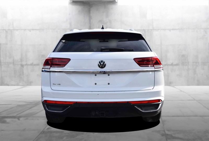 Volkswagen Atlas Cross Sport Vehicle Full-screen Gallery Image 6