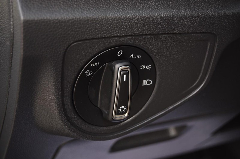 Volkswagen Atlas Cross Sport Vehicle Full-screen Gallery Image 11