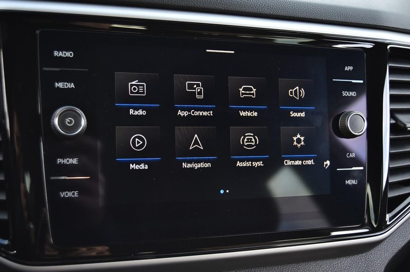 Volkswagen Atlas Cross Sport Vehicle Full-screen Gallery Image 14