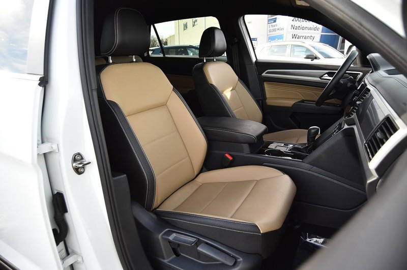 Volkswagen Atlas Cross Sport Vehicle Full-screen Gallery Image 20