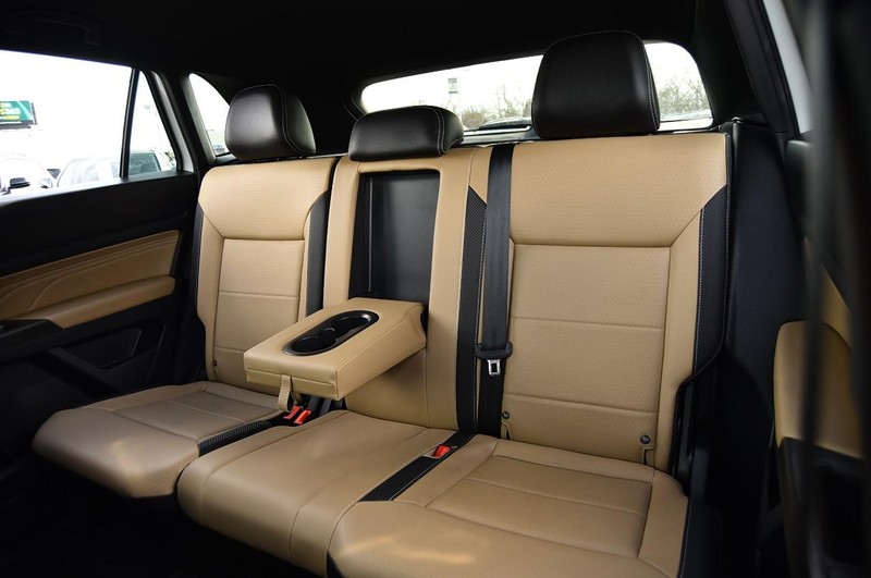 Volkswagen Atlas Cross Sport Vehicle Full-screen Gallery Image 21