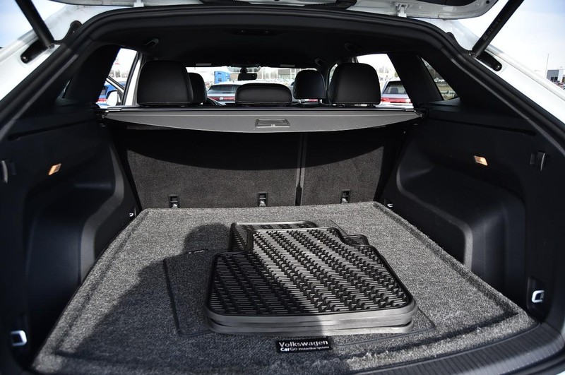 Volkswagen Atlas Cross Sport Vehicle Full-screen Gallery Image 24