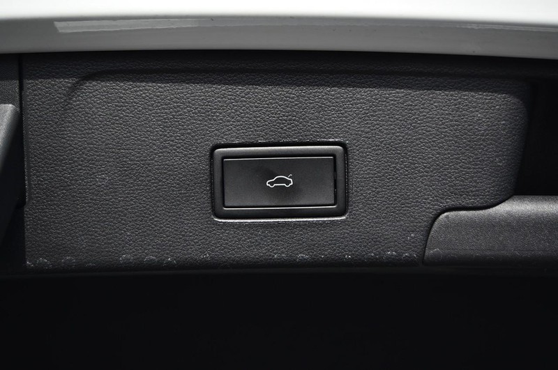 Volkswagen Atlas Cross Sport Vehicle Full-screen Gallery Image 25