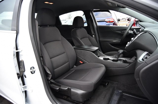 Chevrolet Malibu Vehicle Image 18