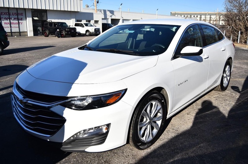 Chevrolet Malibu Vehicle Full-screen Gallery Image 3