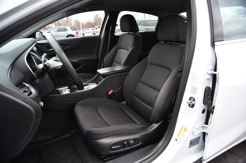 Chevrolet Malibu Vehicle Image 17