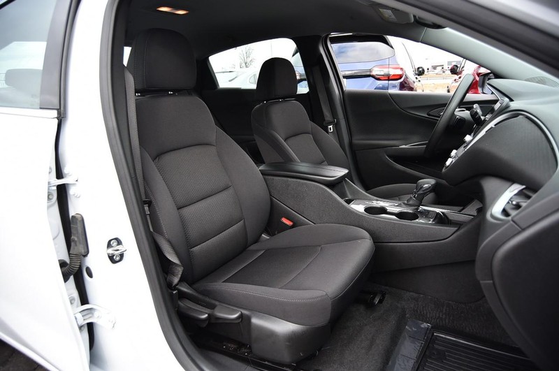 Chevrolet Malibu Vehicle Image 18